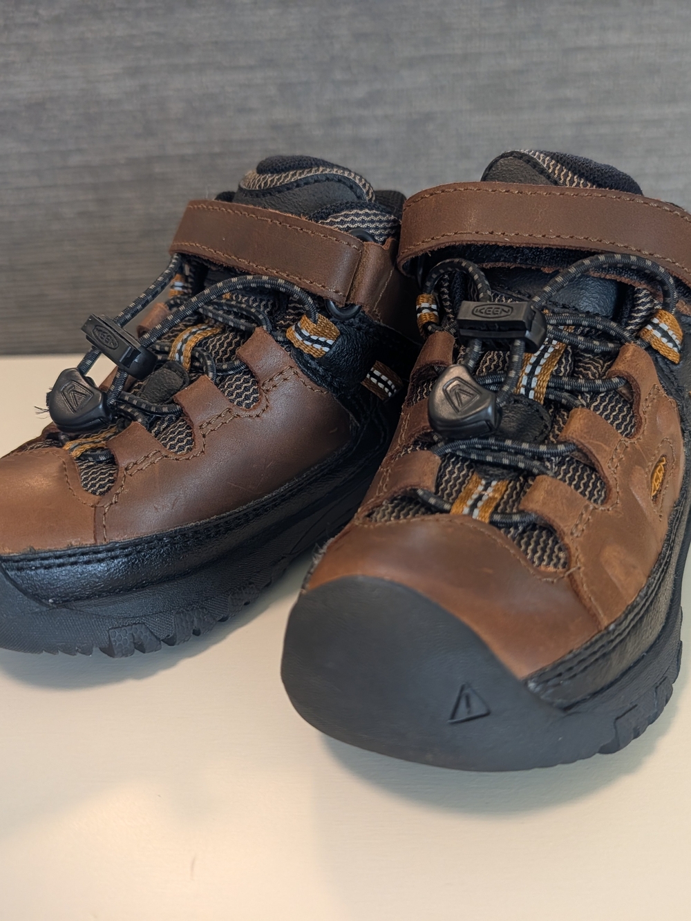 KEEN Targhee Waterproof Hiking Boots Little Kids Size 8 NWOT Dark Earth